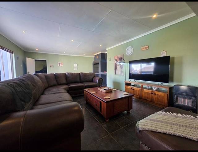 3 BEDROOM HOUSE FOR SALE IN BRACKENHURST